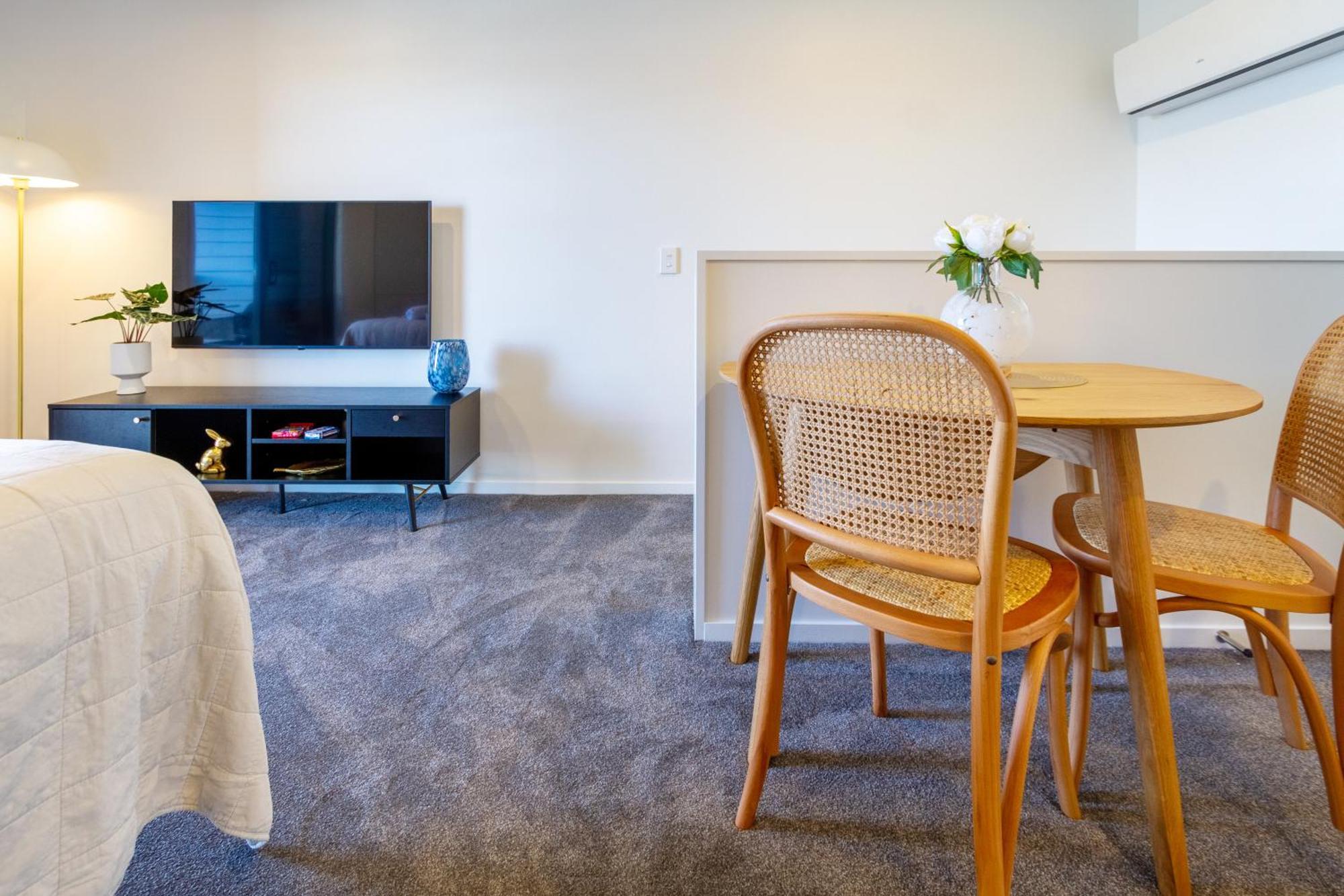 Explore From 8 Wilmer: Upper Level Cozy Studio Christchurch Exterior photo